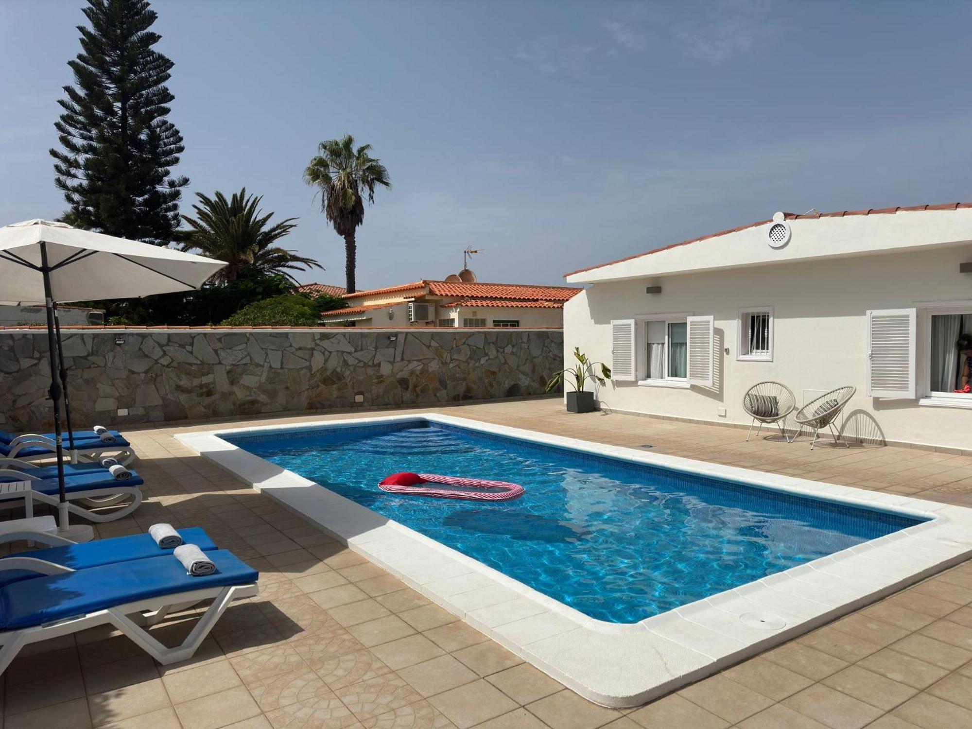 Beachfront Villa And Pool Пуэрто-де-Сантьяго Экстерьер фото