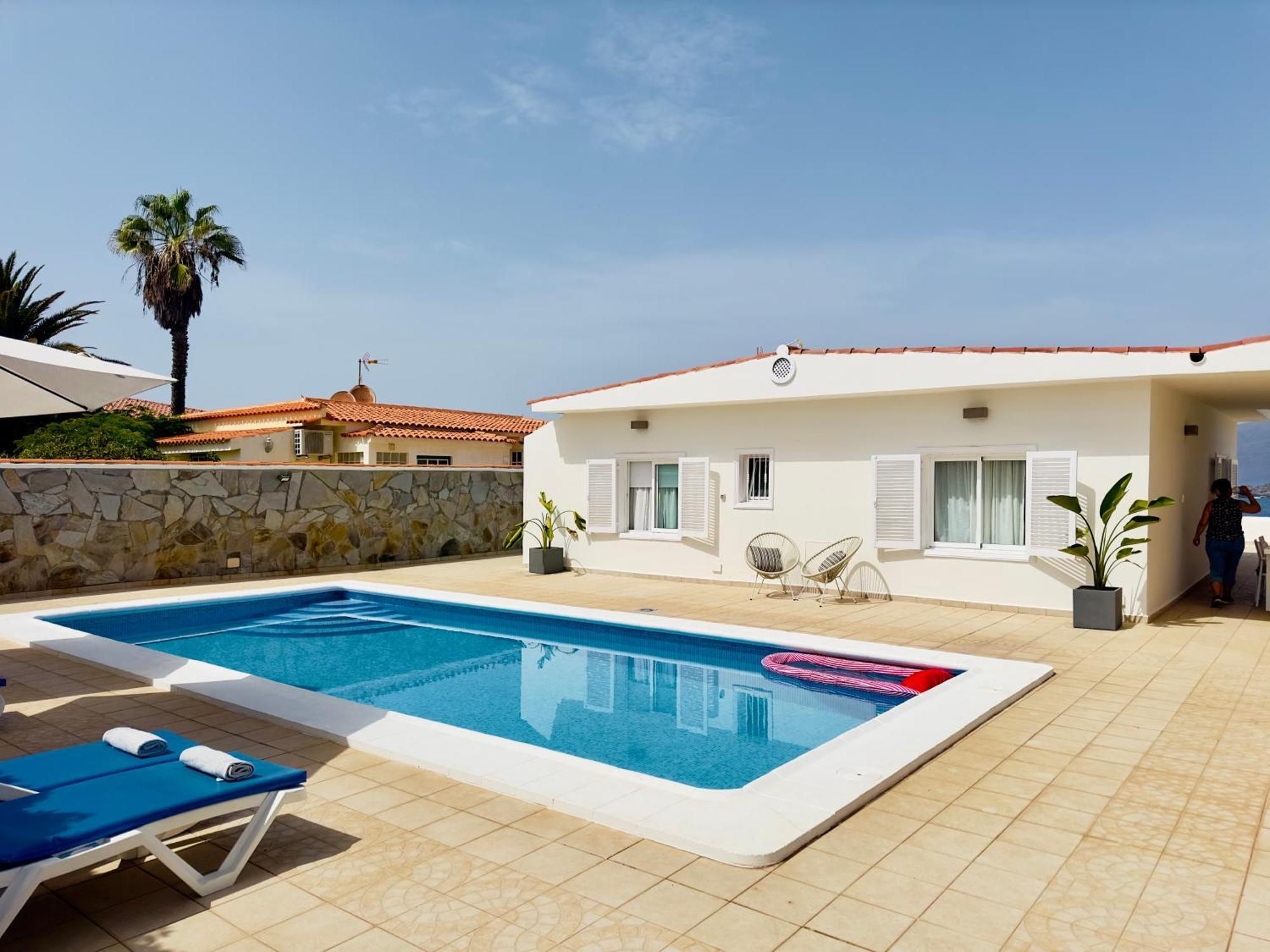 Beachfront Villa And Pool Пуэрто-де-Сантьяго Экстерьер фото