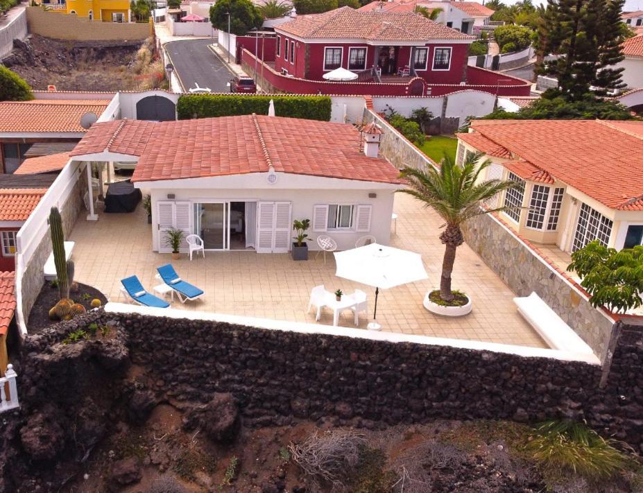 Beachfront Villa And Pool Пуэрто-де-Сантьяго Экстерьер фото