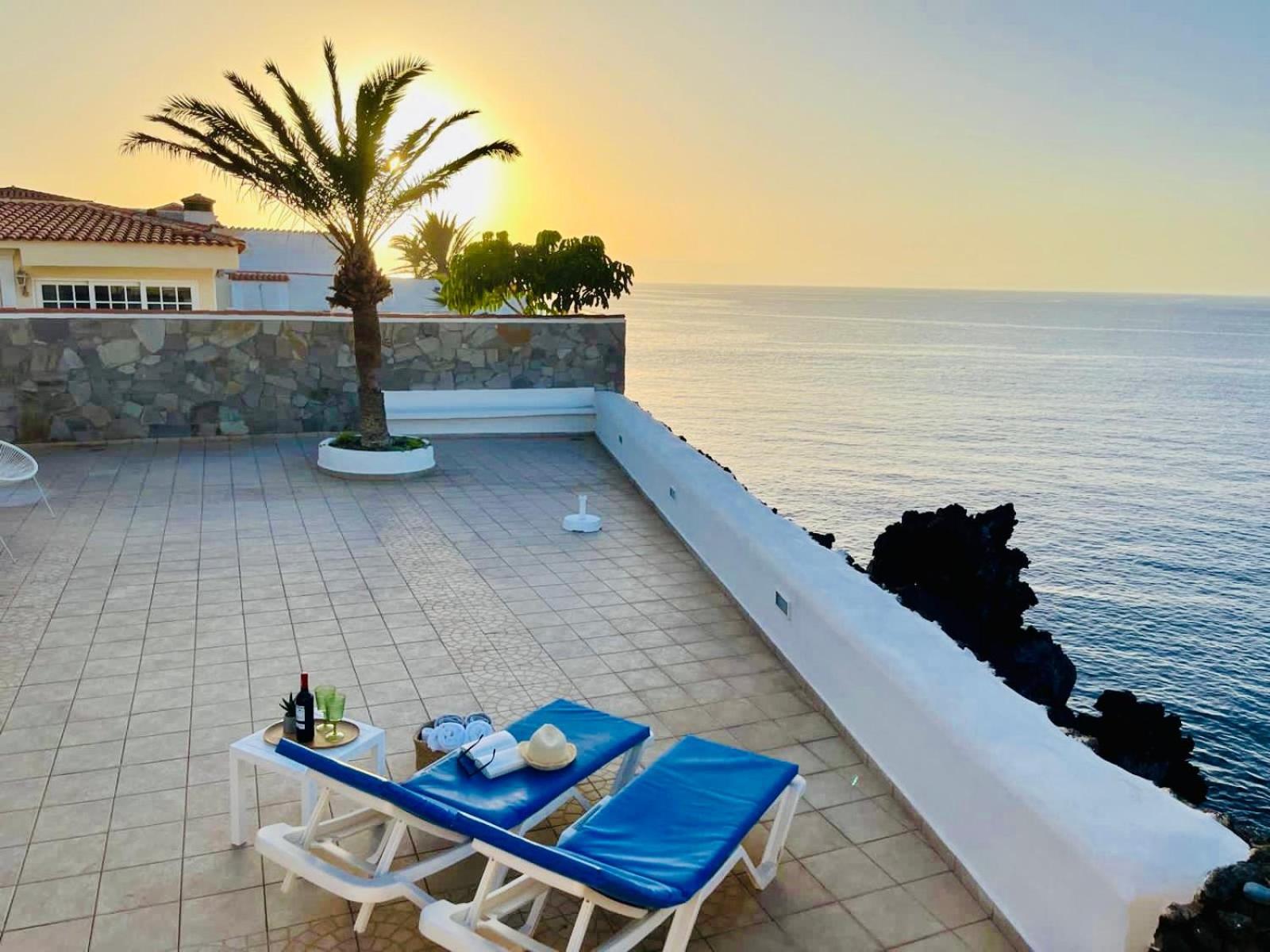 Beachfront Villa And Pool Пуэрто-де-Сантьяго Экстерьер фото
